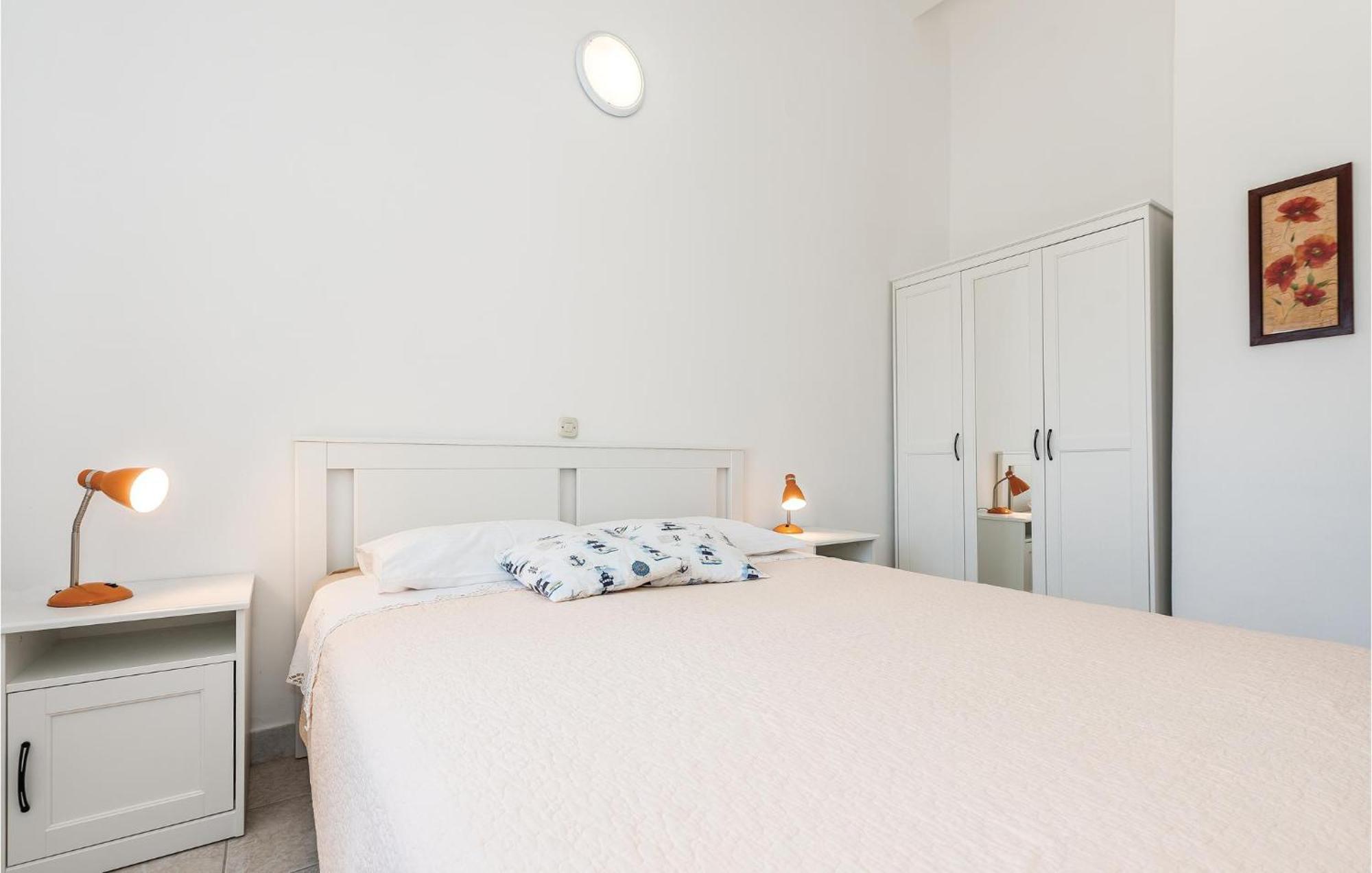 Awesome Apartment In Jezera With Kitchen Eksteriør billede